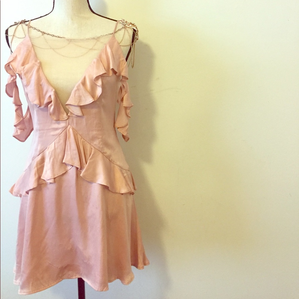 💫💫HOST PICK💫💫 NBD blush cocktail dress.